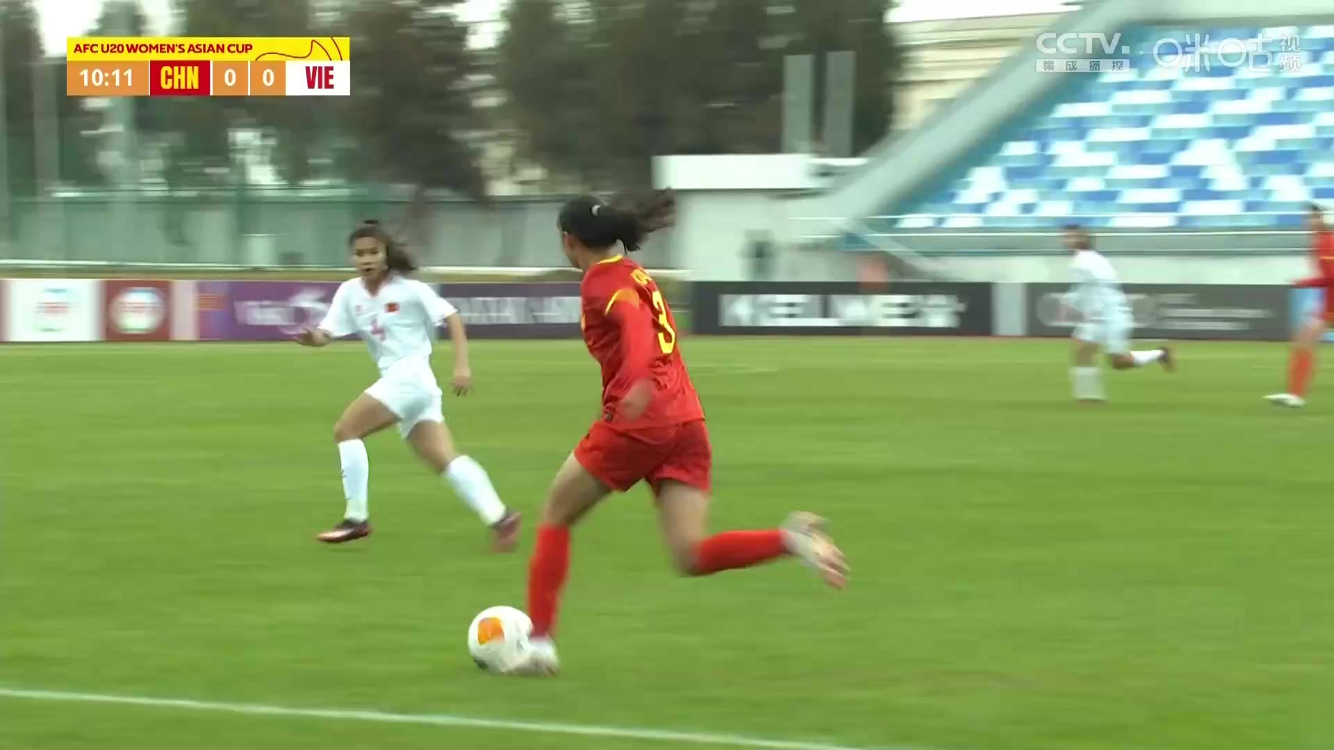 U20中国女足1-0领先！！张晨茜传中助攻余佳琪头球破门